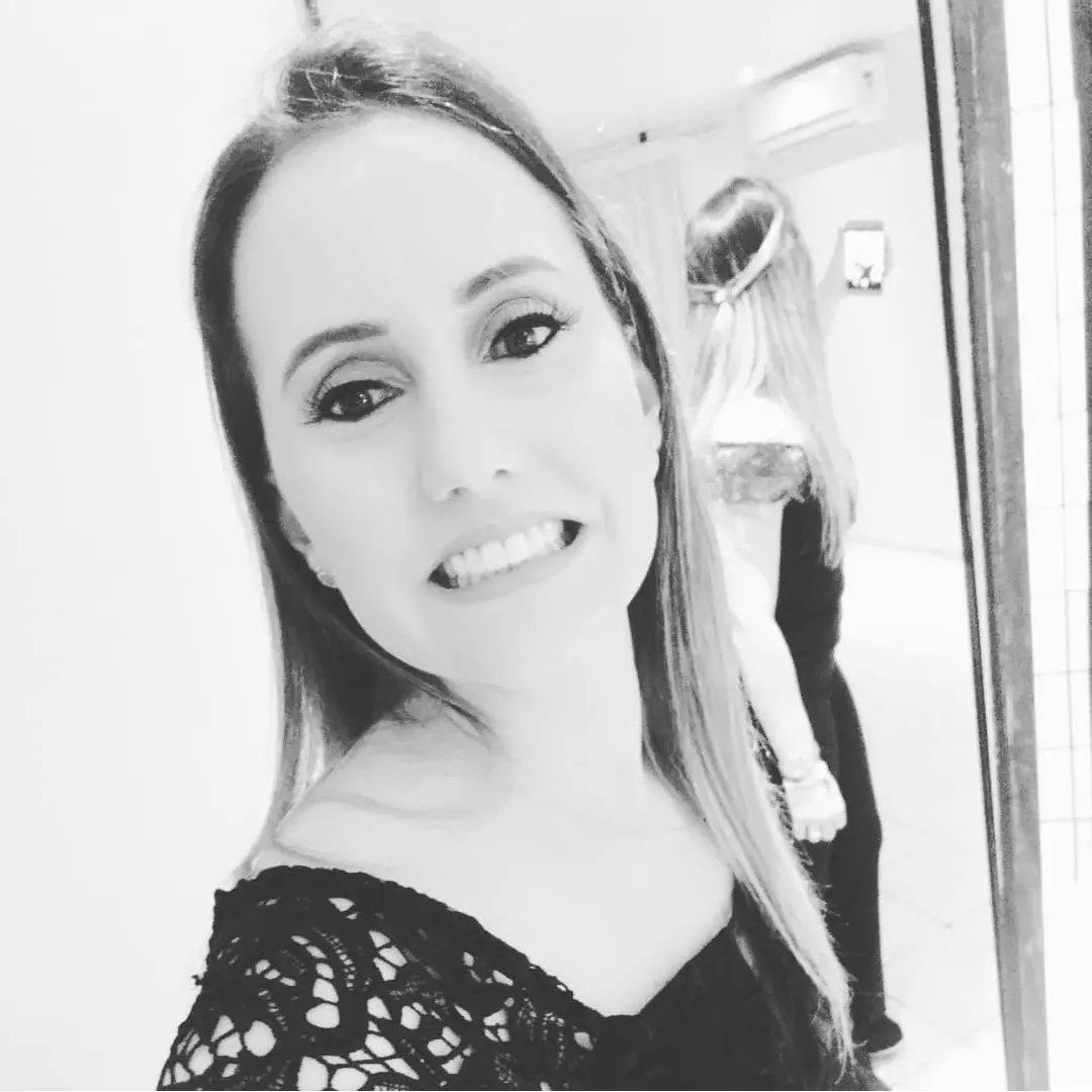 Foto de {{ member.name}}