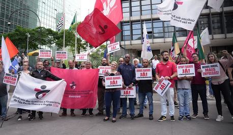 trabalhadores-denunciam-bc-atua-como-inimigo-do-pais-com-a-pratica-de-juros-altos