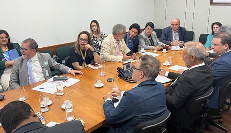 em-reuniao-com-o-governo-fenae-e-entidades-reforcam-luta-pela-isencao-das-contribuicoes-extraordinarias-no-ir